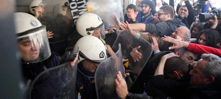 Αστυνομικοί Θεσσαλονίκης για τα επεισόδια σε συμβολαιογραφείο: Ντροπή, ο λόγος στη Δικαιοσύνη
